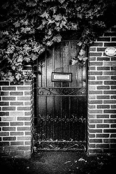 Oude tuin deur | Londen | Zwart-wit foto | Architectuur | Reis- & Straatfotografie van Diana van Neck Photography