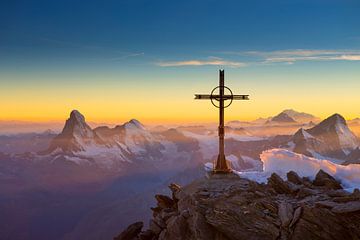 Matterhorn und Mont Blanc Sonnenuntergang von Menno Boermans