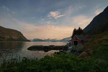 Kleine haven aan de fjord in Noorwegen van Martin Köbsch