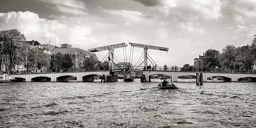 "A bridge, you can return .." (The Skinny Bridge in Amsterdam)