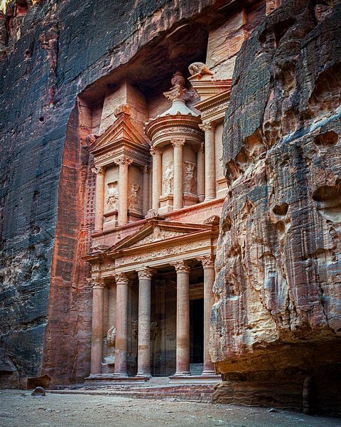 Al-Khazneh, mausoleum of the Arab Nabataean King Aretas IV van Jan de Vries