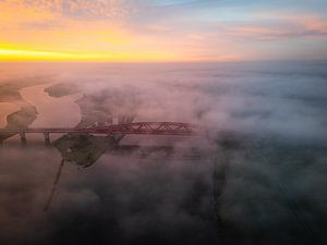 Spoorburg Zwolle nebliger Morgen auf der anderen Seite der IJssel