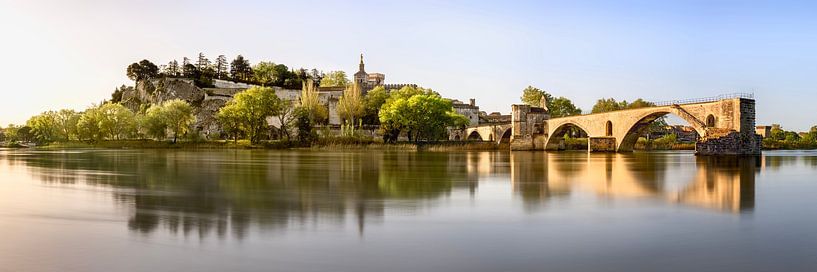 Avignon at sunrise by Voss photography