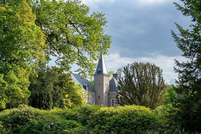 View through to a castle by Leon Exterkate