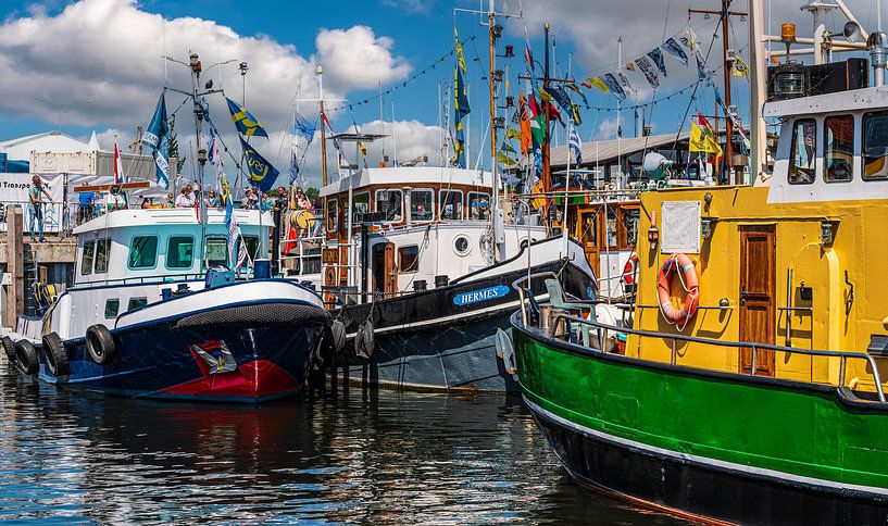 In the port of Tholen by Ria Overbeeke