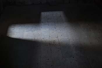 Lichtinval in Khor Virap in Armenië. (kleurenfoto)