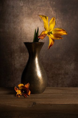 Stilleven met tulpen van John van de Gazelle fotografie