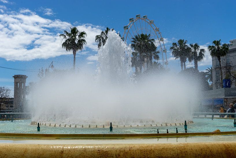 Fontaine animée dans le centre de Malaga, en Espagne. par Monique van Helden