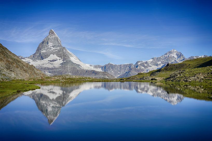 Reflexion des Matterhorns in der Schweiz von Gerard Van Delft