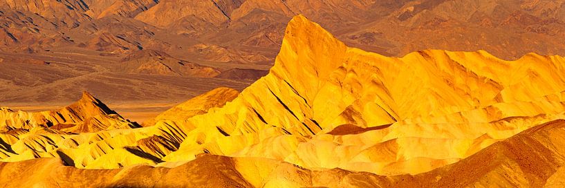 Zabriskie Point au lever du soleil, Parc national de la Vallée de la Mort, Californie, USA par Markus Lange