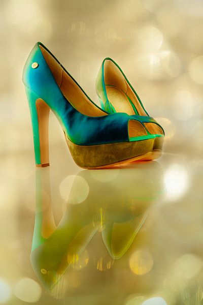 So Feminine. Modern Chic. Blue by Alie Ekkelenkamp