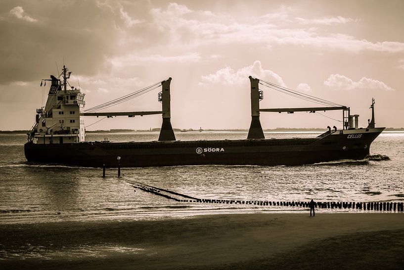 Ship sails close to the shore of Vlissingen beach (Zeeland) by Fotografie Jeronimo