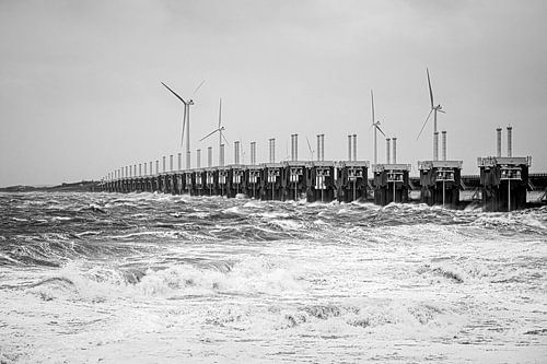 Windkracht 10, storm bij de waterkering