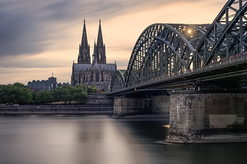De weg naar de dom – Keulen aan de Rijn van Rolf Schnepp
