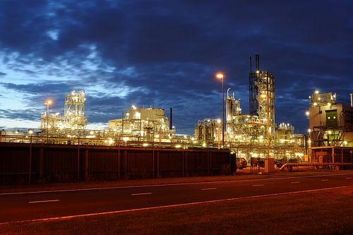 Olieraffinaderij in het Botlekgebied in Rotterdam