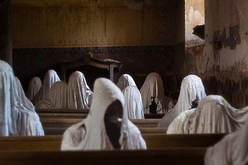Église abandonnée aux fantômes.