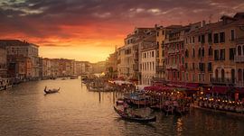 Zonsondergang boven het Canal Grande in Venetië van Helena GARCIA HUERTAS