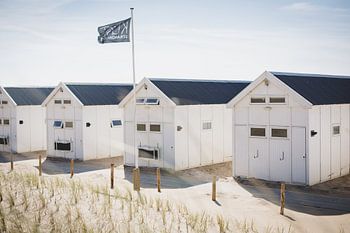 Beach huts in the dunes – Summer tranquillity by the sea