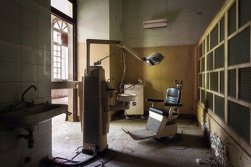 Bureau des dentistes abandonnés.