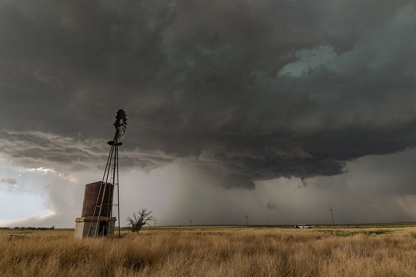 Windmill in Oklahoma with thunderstorm by Menno van der Haven