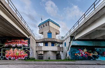 Brug over Van Harinxmakanaal in Leeuwarden van Gerben Duijster