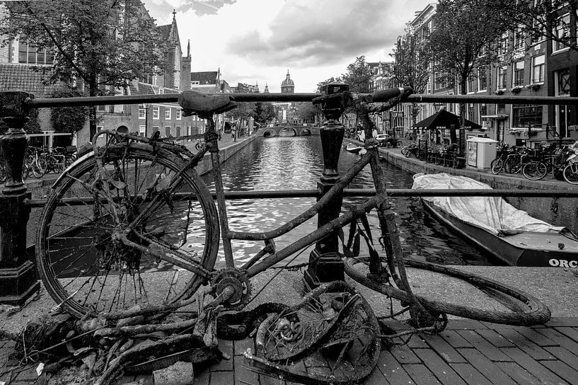 Rest rusts by Peter Bartelings