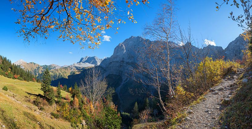 Wanderweg zur Falkenhütte im Karwendel, Herbstlandschaft Tirol von SusaZoom