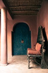 Le silence derrière la porte bleue