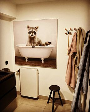 Klantfoto: Wasbeer In Badkuip Dieren Badkamer Humor van Diana van Tankeren