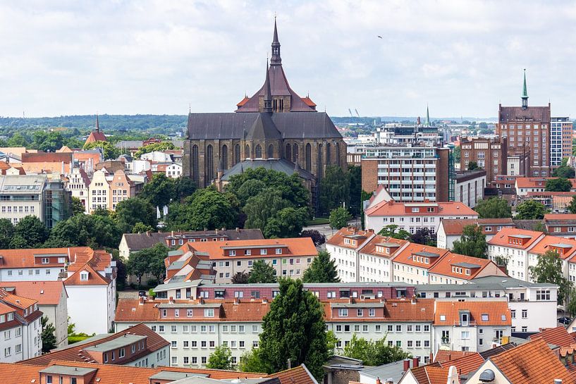 Blick über die Dächer der Hansestadt Rostock von Reiner Conrad