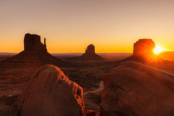 Monument Valley bij zonsopgang, Arizona, VS van Markus Lange