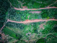 Malerische Bergstraße bei Sonnenuntergang - Eine Reise in die Natur