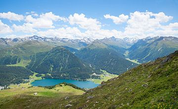 uitzicht vanaf Parsenn wandelroute naar Rhätische alpen, Zwitserland van SusaZoom