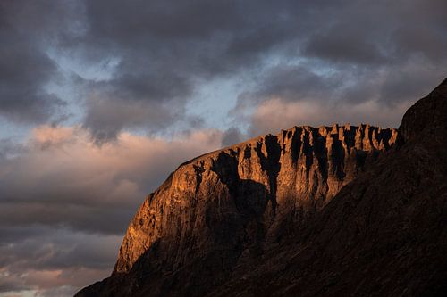 Un magnifique coucher de soleil près du site fascinant de Trollstigen, en Norvège sur Koen Lipman