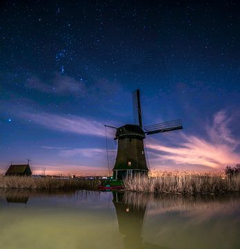 Windmill and stars van Marc Hollenberg