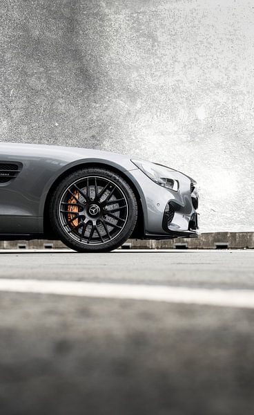 Mercedes AMG GT 2024 Industrieel Grijs van Surreal Media