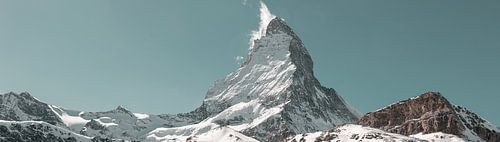Matterhorn Berg mit kleiner Wolke auf der Spitze