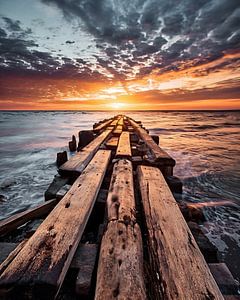Holzsteg zum Sonnenuntergang
