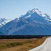 De weg naar Mount Cook van Ton de Koning