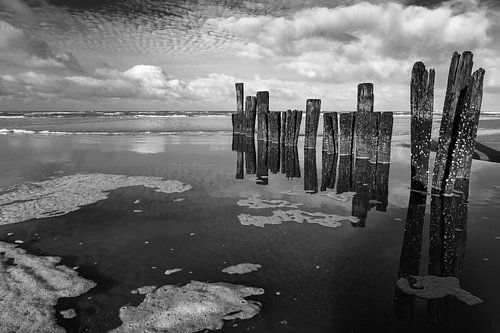 Weerspiegeling in de zee bij Bergen aan Zee