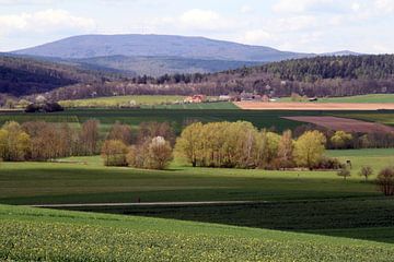 Blick auf den Kreuzberg im Frühling