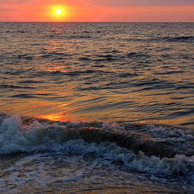 zonsondergang aan zee by Geert Heldens