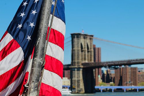 USA Flagge & Brooklyn Bridge