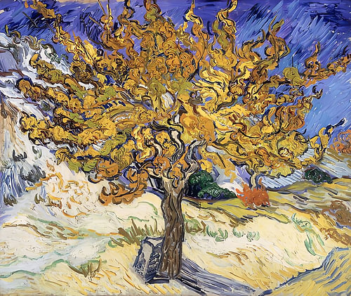 Arbre doré balayé par le vent