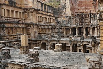 Rani Ki Vav, ein unterirdisch gemeißelter Tempel von Frank Photos