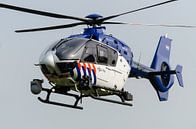 Nederlandse politiehelikopter in vlucht van John Wiersma thumbnail