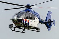 Hélicoptère de la police néerlandaise en vol