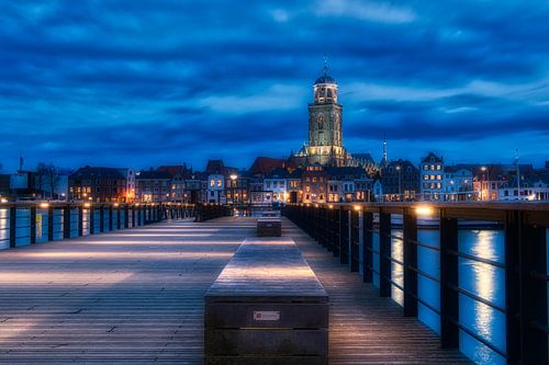 De Deventer skyline vanaf de pier met de Lebuïnuskerk