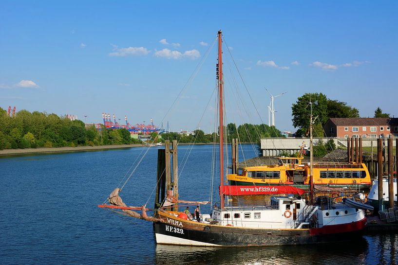 Kutterhafen in Finkenwerder - Hamburg von Gisela Scheffbuch