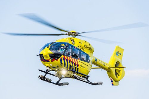 Lifeliner 5 transportiert einen Corona-Patienten